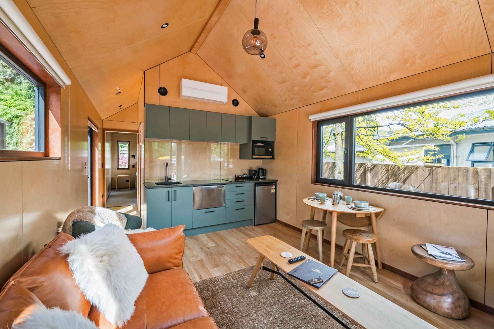 Walnut On Russell Villa Wanaka Bagian luar foto