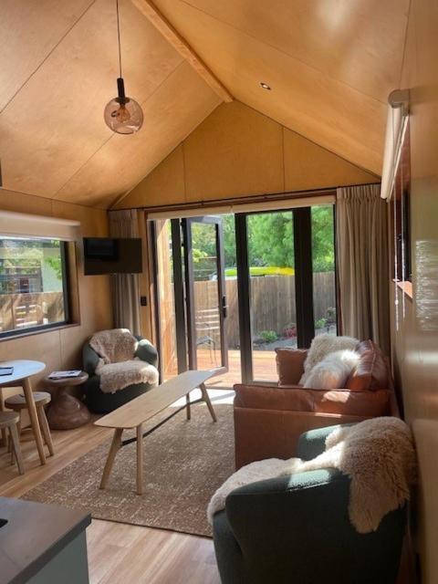 Walnut On Russell Villa Wanaka Bagian luar foto