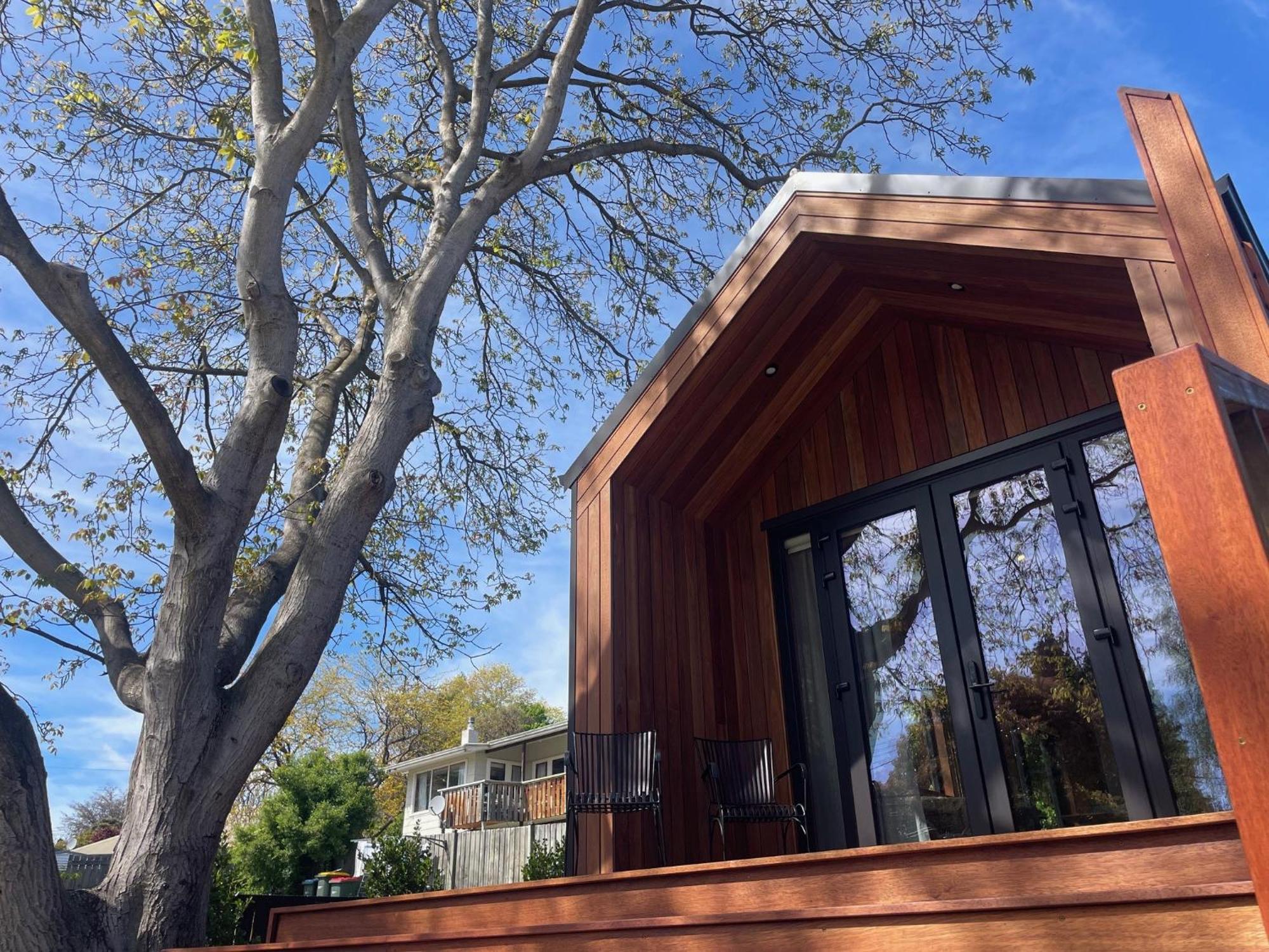 Walnut On Russell Villa Wanaka Bagian luar foto